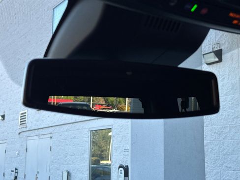 Used 2023 Chevrolet Suburban Z71 w/ Luxury Package image 25