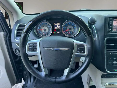 Used 2012 Chrysler Town & Country Limited w/ Luxury Group FWD image 14