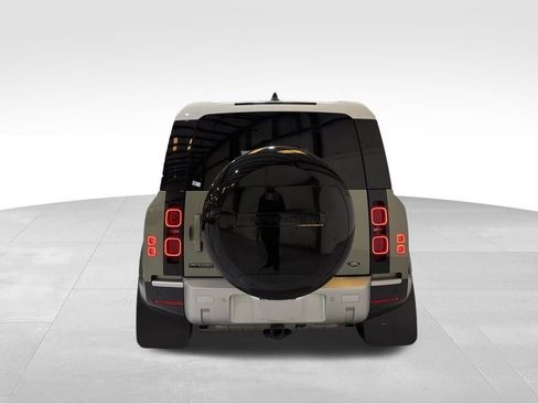 Used 2021 Land Rover Defender 90 First Edition image 7