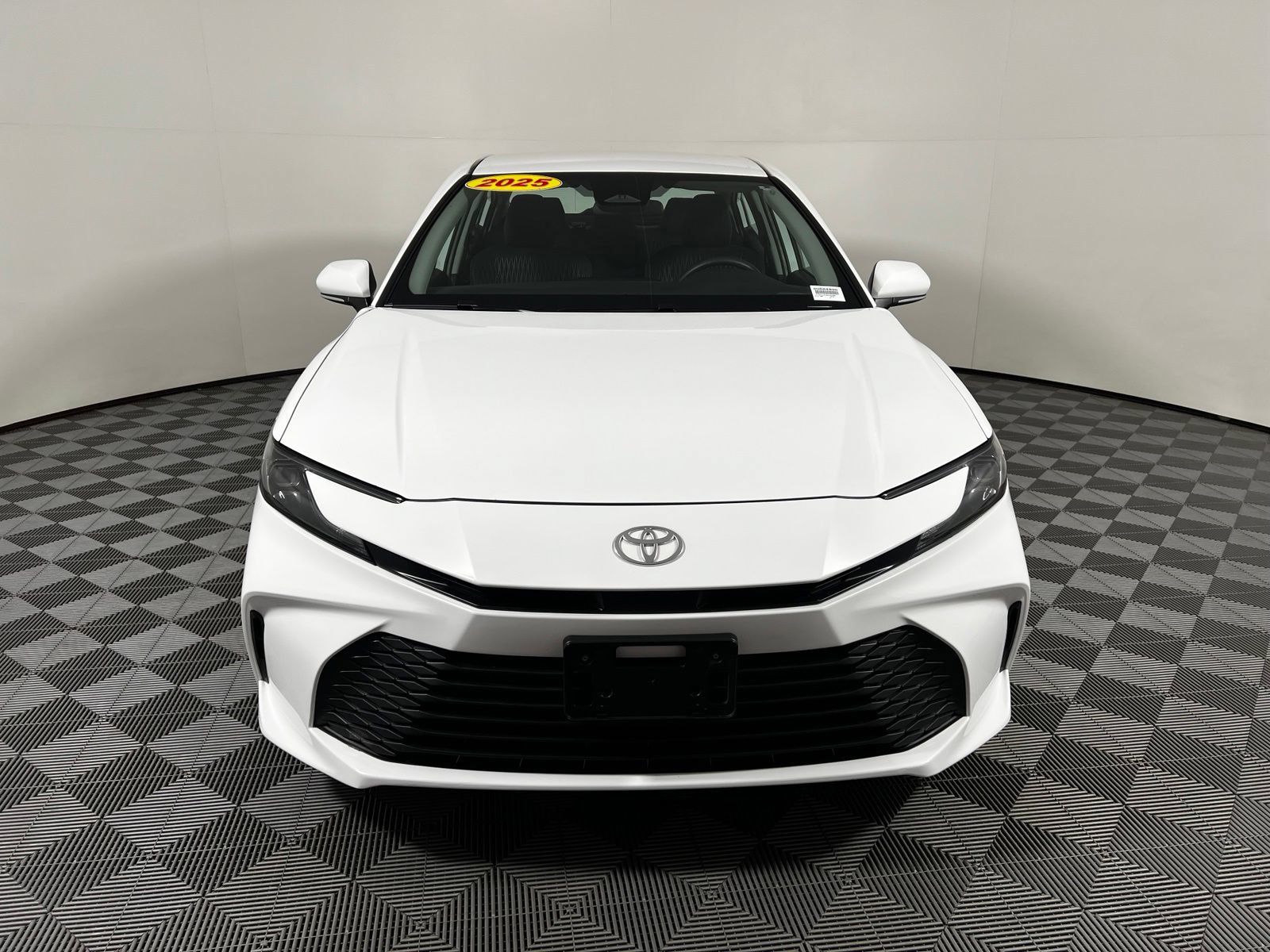 Used 2025 Toyota Camry LE FWD image 2