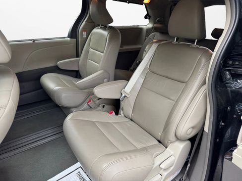 Used 2019 Toyota Sienna XLE image 27