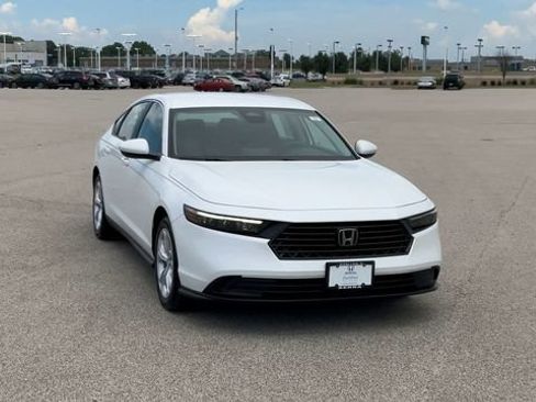 Certified 2025 Honda Accord LX image 3