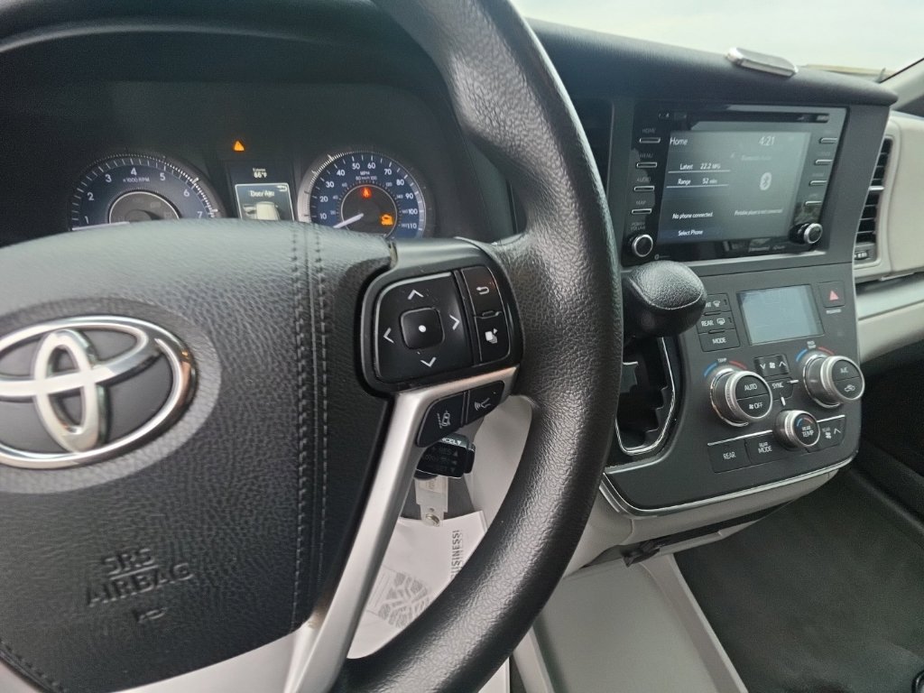 Used 2019 Toyota Sienna LE AWD/4WD image 16