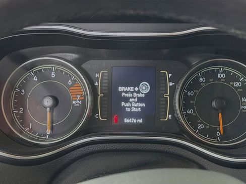 Used 2021 Jeep Cherokee Latitude Plus image 14