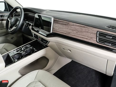 Certified 2025 Volkswagen Atlas SEL Premium R-Line image 26