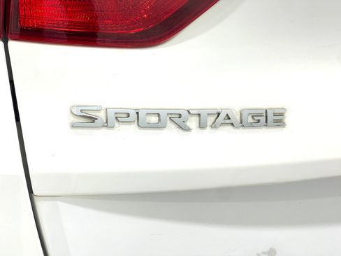 Used 2018 Kia Sportage LX AWD/4WD image 36