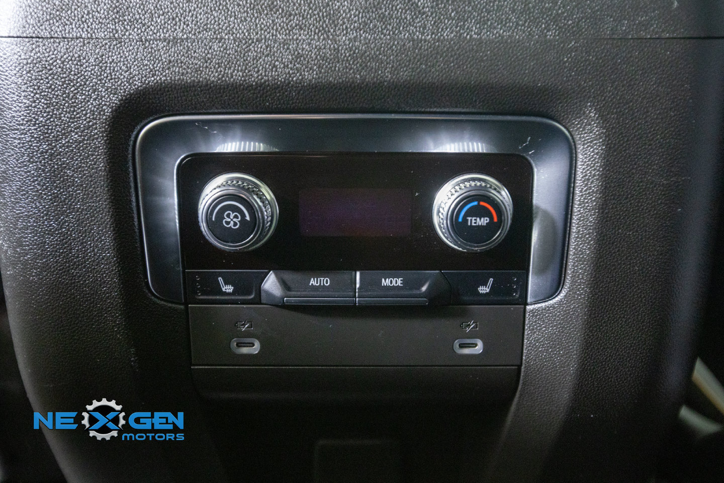 Used 2023 GMC Yukon XL AT4 w/ AT4 Premium Package AWD/4WD image 33