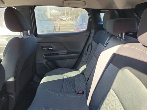 Used 2025 Nissan Kicks SV w/ Charging Package image 28