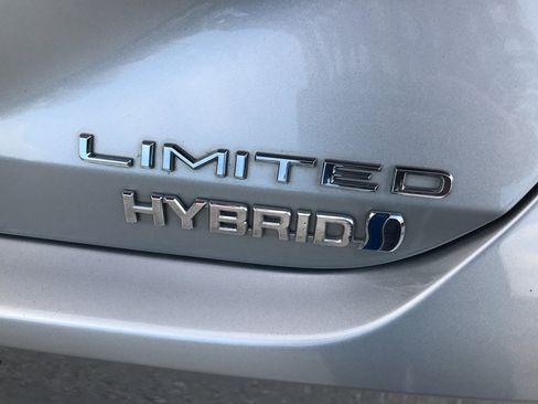 Certified 2022 Toyota Avalon Limited w/ Advanced Safety Package image 10