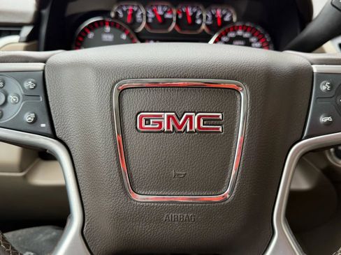 Used 2016 GMC Yukon XL SLT image 16