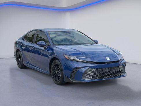 Used 2025 Toyota Camry SE FWD image 5
