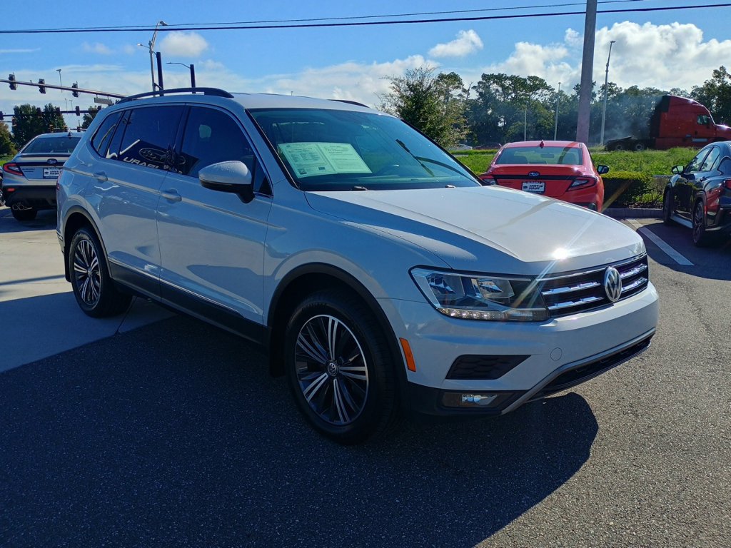 Used 2018 Volkswagen Tiguan SE w/ 18" Alloy Wheels Package FWD image 3