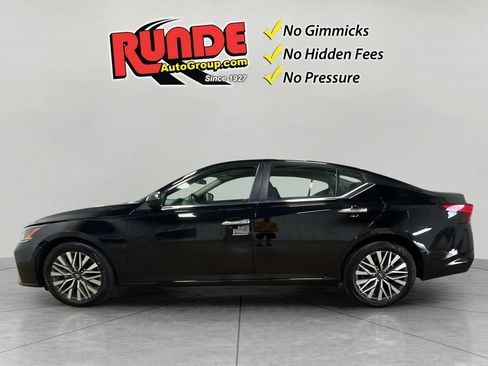 Used 2024 Nissan Altima 2.5 SV FWD image 5