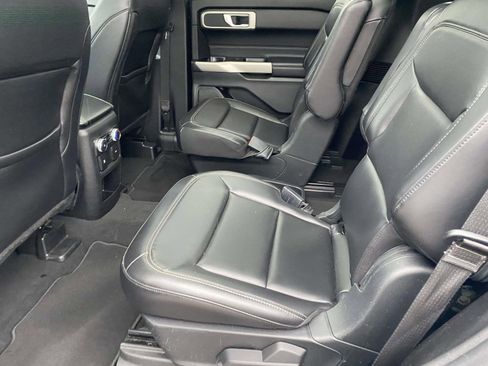Used 2021 Ford Explorer XLT w/ Equipment Group 202A image 11