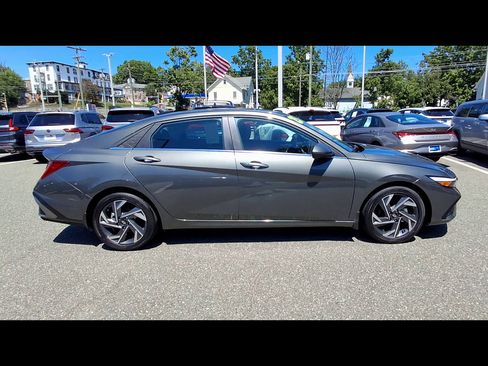 Certified 2025 Hyundai Elantra SEL FWD image 9