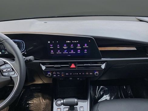 Certified 2024 Kia Niro EX image 8