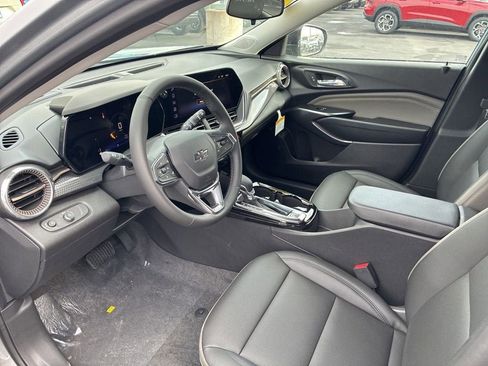 New 2026 Chevrolet Trax ACTIV w/ Driver Confidence Package image 2