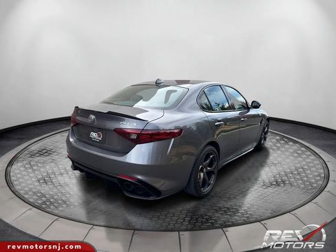 Used 2018 Alfa Romeo Giulia Quadrifoglio w/ Driver Assist Dynamic Package RWD image 5
