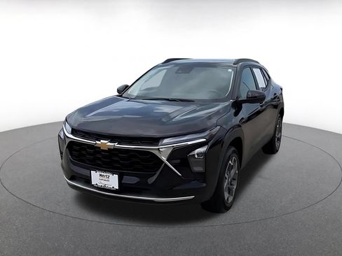 Used 2025 Chevrolet Trax LT FWD image 7