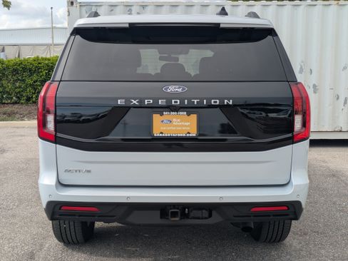 Used 2025 Ford Expedition Active RWD image 6