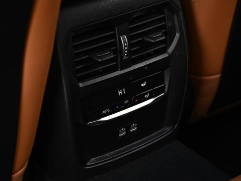 Used 2025 BMW 330i xDrive Sedan w/ Convenience Package image 29