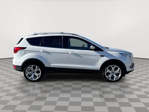 Used 2019 Ford Escape Titanium image 9