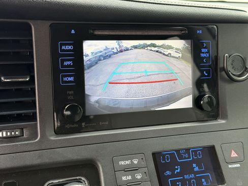 Used 2016 Toyota Sienna XLE FWD image 22