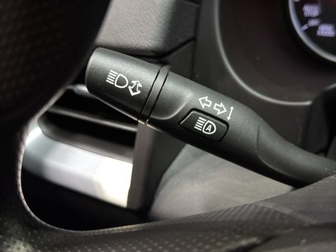 Used 2024 GMC Terrain SLE w/ Driver Convenience Package image 23