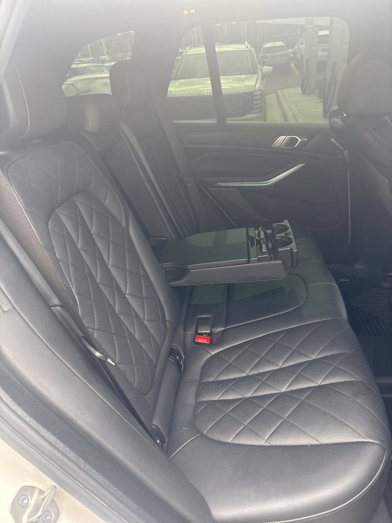 Used 2023 BMW X5 xDrive40i AWD/4WD image 10