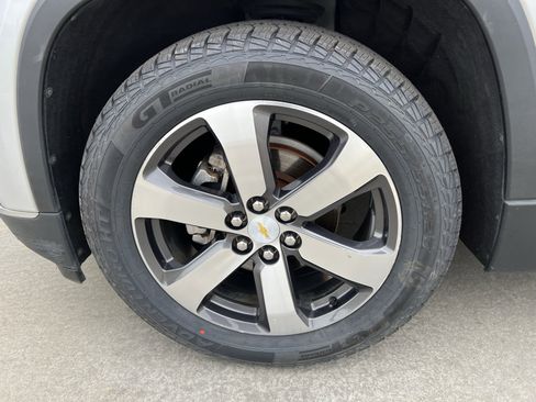 Used 2018 Chevrolet Traverse LT image 13