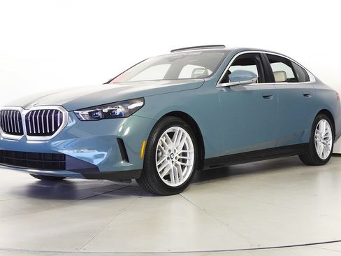 Certified 2024 BMW 530i w/ Premium Package RWD image 2