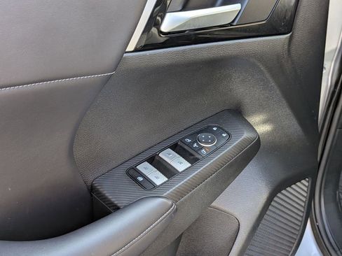 Used 2024 Mitsubishi Outlander SE image 13