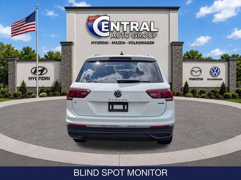 Used 2022 Volkswagen Tiguan SE w/ Panoramic Sunroof Package AWD/4WD image 7
