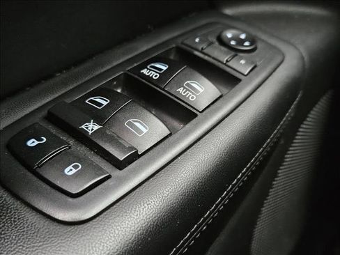 Used 2018 Jeep Grand Cherokee Altitude image 19