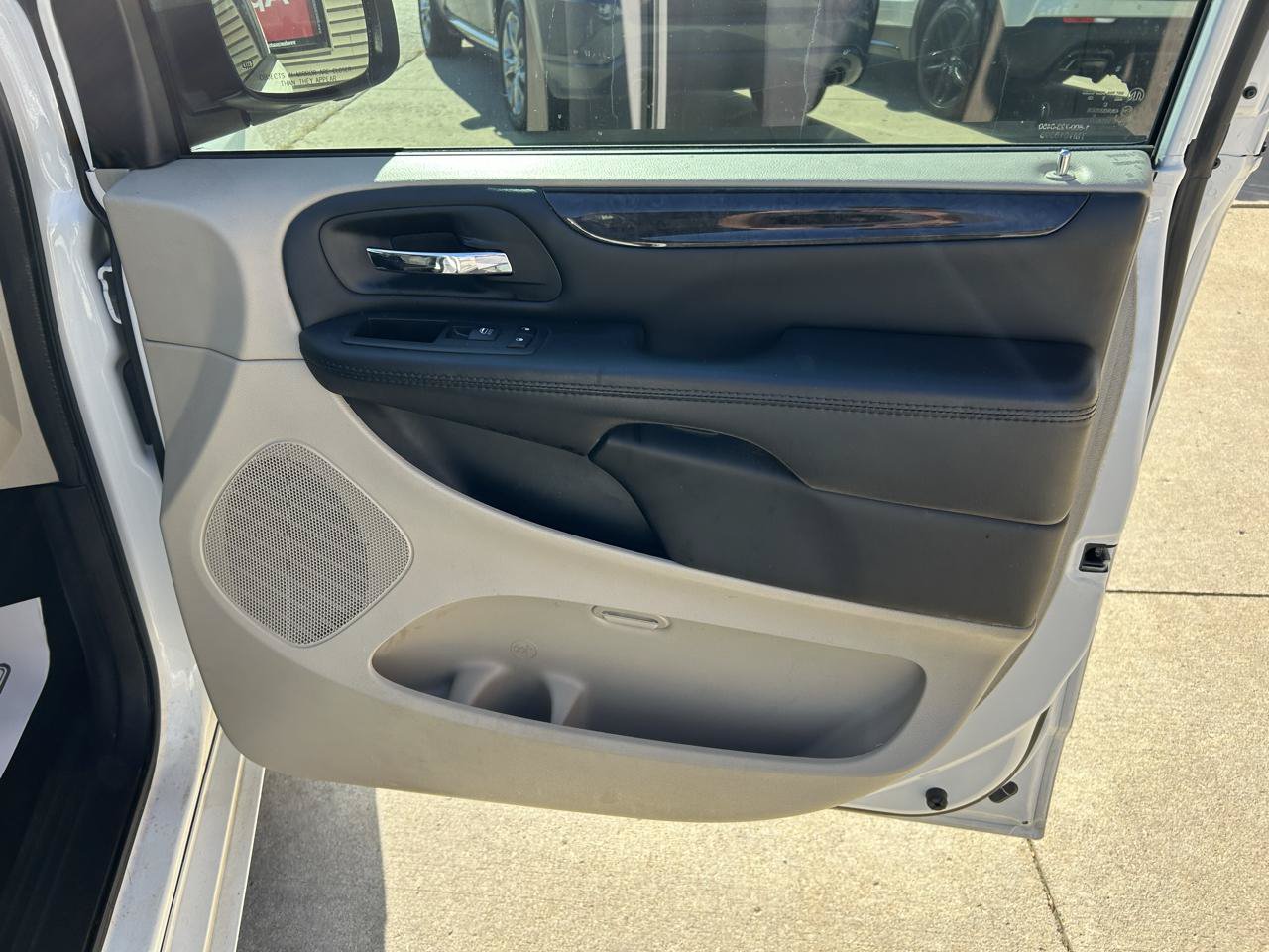 Used 2018 Dodge Grand Caravan SE FWD image 15