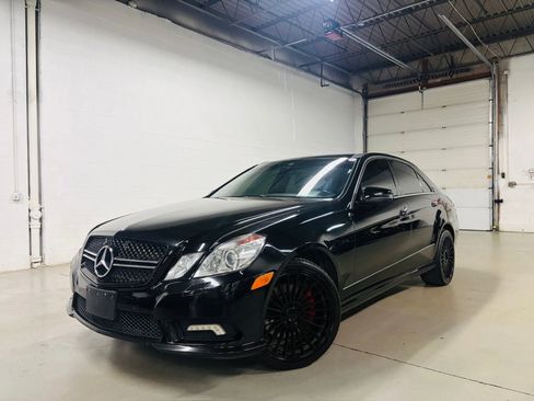 Used 2010 Mercedes-Benz E 550 4MATIC Sedan image 1