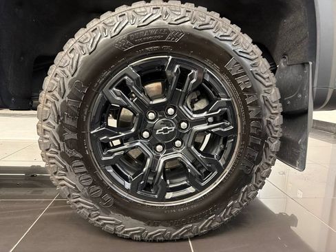 Used 2025 Chevrolet Silverado 1500 ZR2 w/ Technology Package AWD/4WD image 7