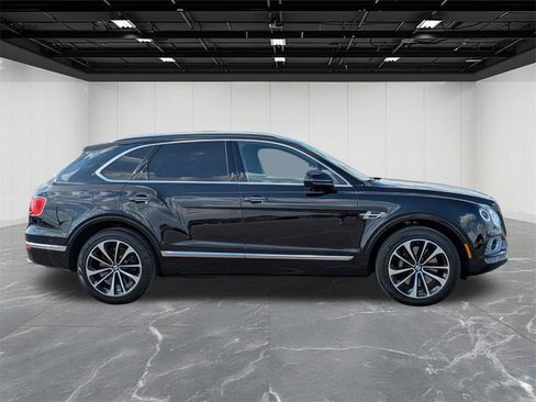 Used 2018 Bentley Bentayga image 10