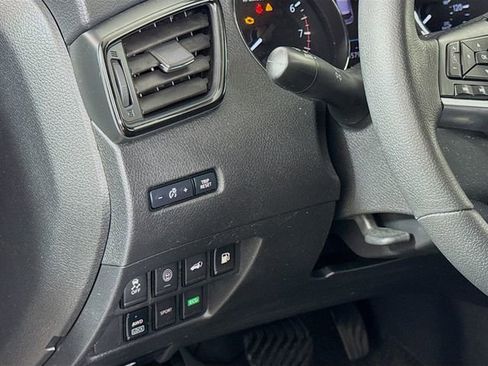 Used 2019 Nissan Rogue SV AWD/4WD image 19