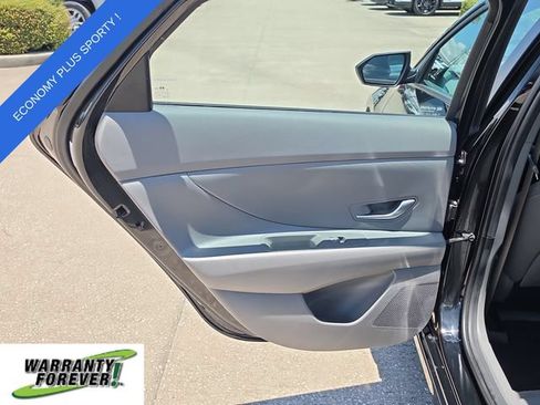 Used 2024 Hyundai Elantra SEL FWD image 11