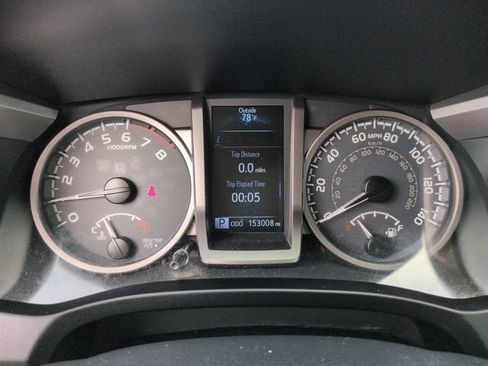 Used 2017 Toyota Tacoma Limited w/ Tow Package AWD/4WD image 30