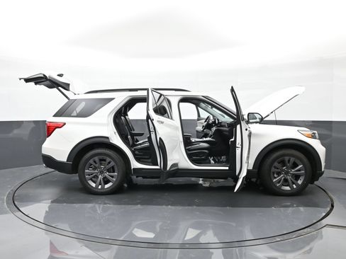 Used 2023 Ford Explorer XLT w/ Equipment Group 202A AWD/4WD image 48