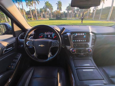 Used 2020 Chevrolet Suburban Premier image 15