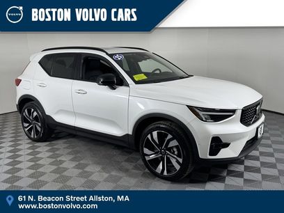 New 2025 Volvo XC40 B5 Plus w/ Climate Package