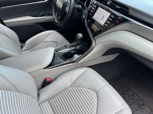 Used 2019 Toyota Camry SE w/ Convenience Package FWD image 18