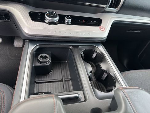 Used 2025 Ford Expedition Active image 23