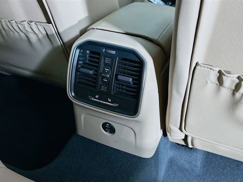 Used 2025 Porsche Macan image 27