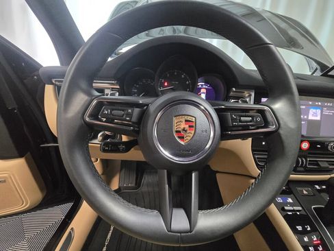 Certified 2025 Porsche Macan AWD/4WD image 15