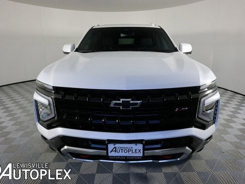 Used 2025 Chevrolet Suburban Z71 w/ Comfort Package image 2