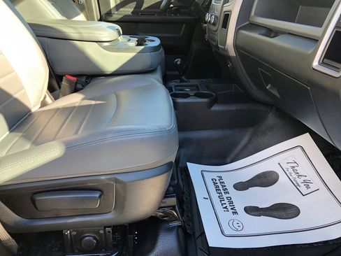 Used 2018 RAM 3500 Tradesman w/ Chrome Appearance Group image 24